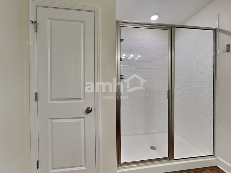 Building Photo - 4634 Reisswood Loop