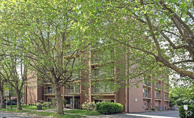 Building Photo - West Town View Apartments