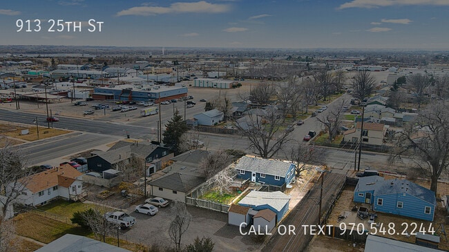 Building Photo - 913 25th St