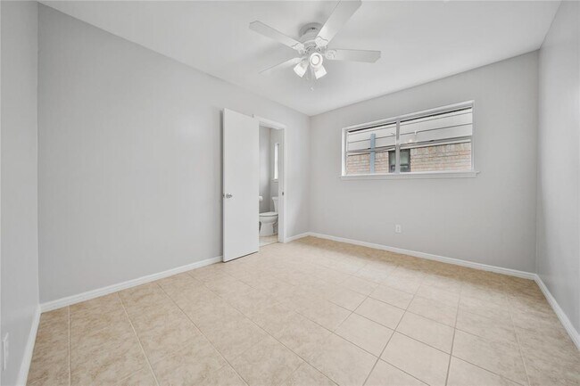 Building Photo - 1059 Richelieu Ln