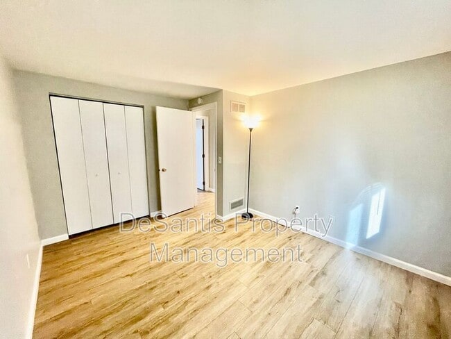 Building Photo - 3272 Ridge Rd Ext