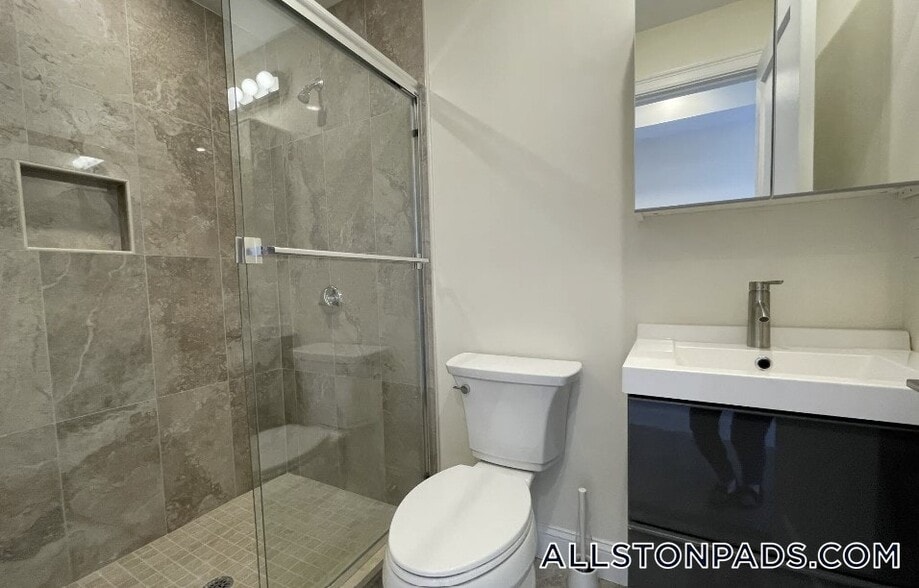 Building Photo - 1028a Commonwealth Ave