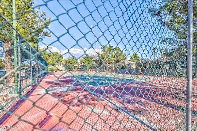 Building Photo - 8070 W Russell Rd