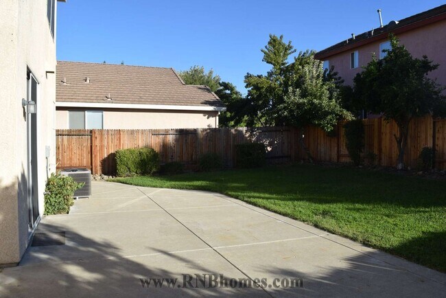 Building Photo - 2108 Macaw Ln