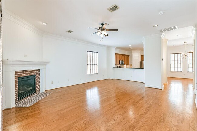 Building Photo - 1529 Rosewood St
