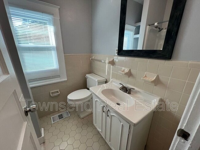 Building Photo - 134 John St