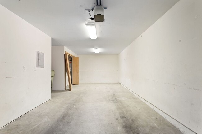 Building Photo - 5286SW