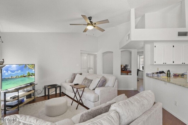 Building Photo - 10912 Loma De Luz Pl