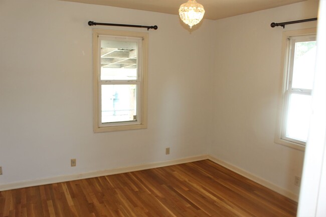 Building Photo - 3/1.5 Bungalow at historic Kenton Park!