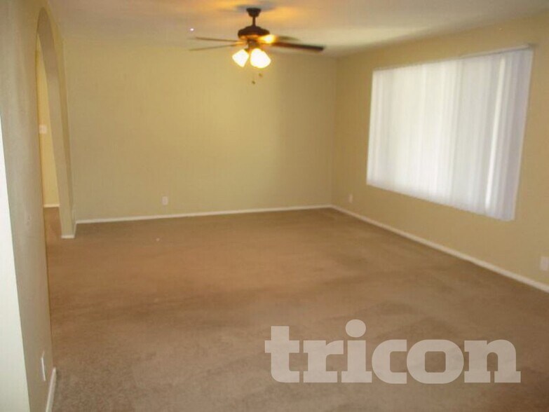 Building Photo - 4150 W Frier Dr