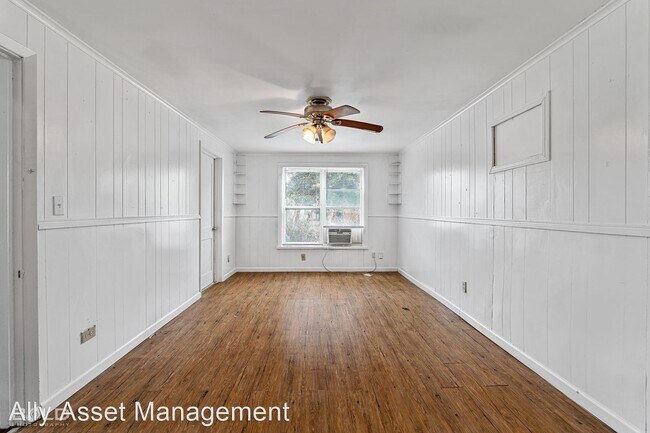 Building Photo - 4 br, 1 bath House - 2612 Hoyer St