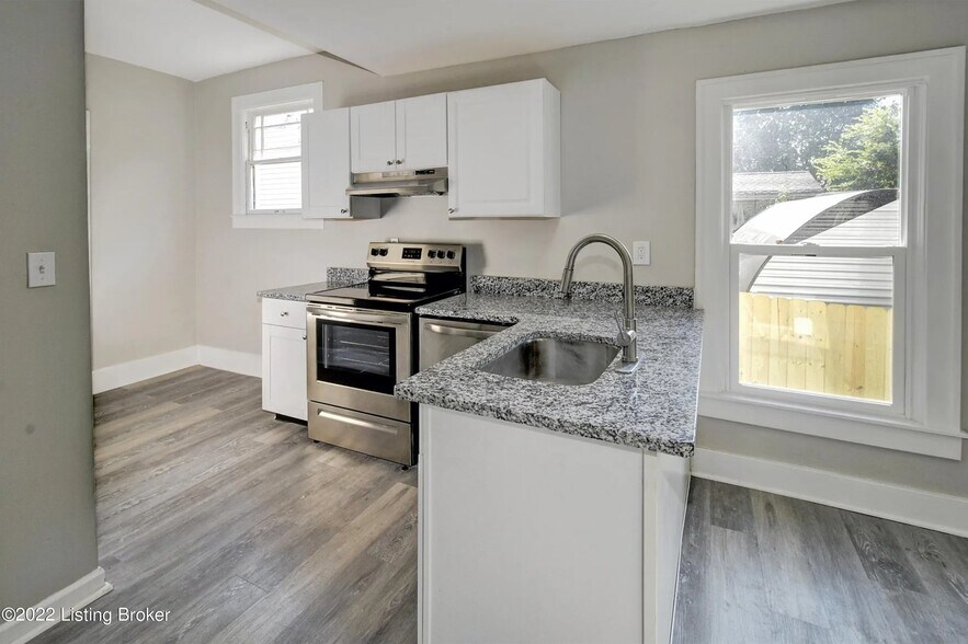 Building Photo - 130 Gillette Ave