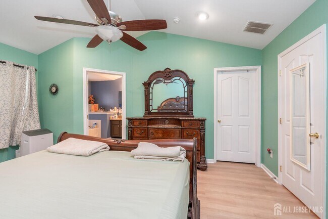 Building Photo - 802 Yarrow Cir
