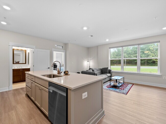 Building Photo - Stylish Townhome in Sought-After Ashburn L...