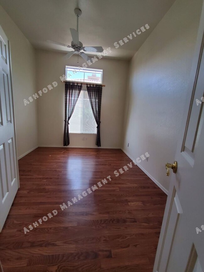 Building Photo - COYOTE LAKES BEAUTIFUL VIEW OF GOLF COURSE/NOT AGE RESTRICTED**NO TENANT FEES