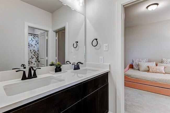 Building Photo - 7606 Redwoods Frst Dr