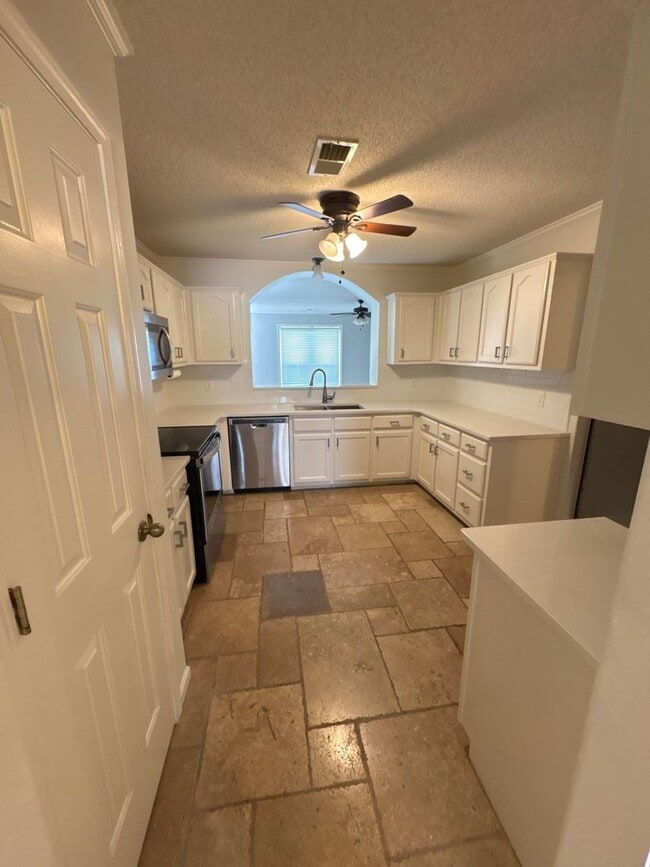 Building Photo - Beautiful 3 Bedroom 2 full bathroom home in Collierville