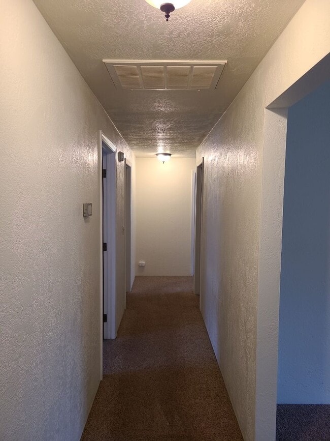 Building Photo - Comfortable 3 bed, 2 bath home in Medford