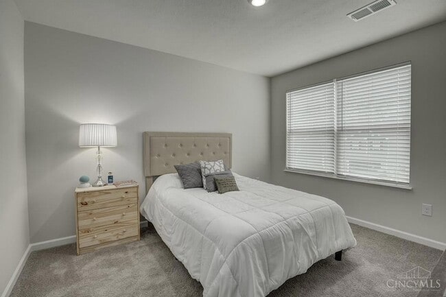 Building Photo - 111 River Hts Dr