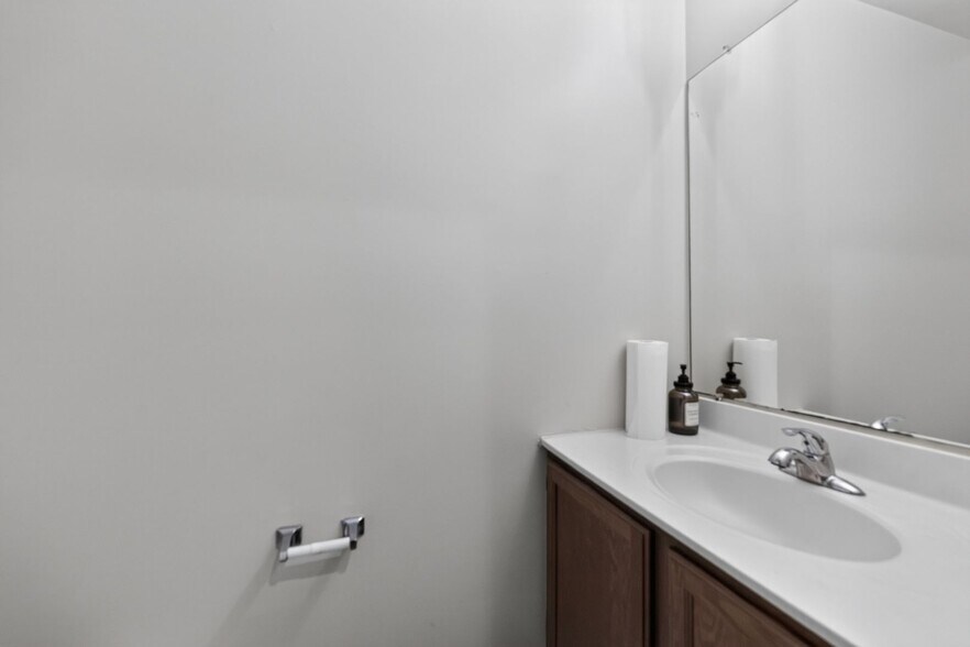 Building Photo - 10946 Rampart Way