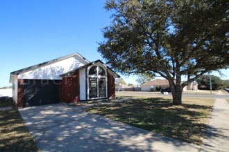 Building Photo - Exceptional!