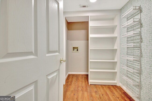 Building Photo - 303 Calgary Dr