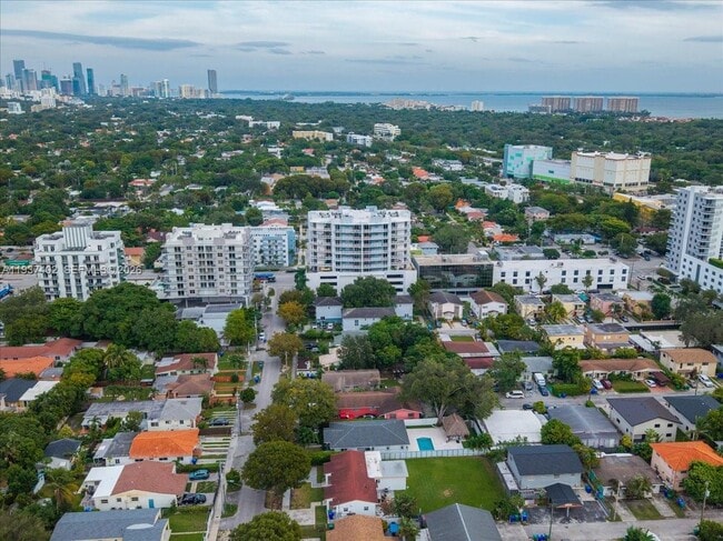 Building Photo - 2730 SW 26th St