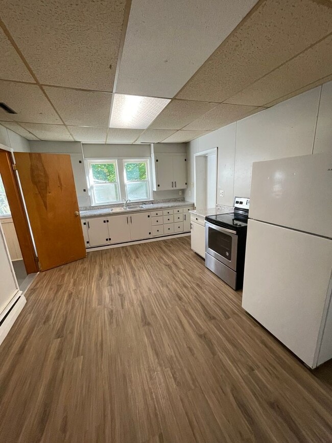 Building Photo - Home for the Holidays - 4 Bedroom in Delphi