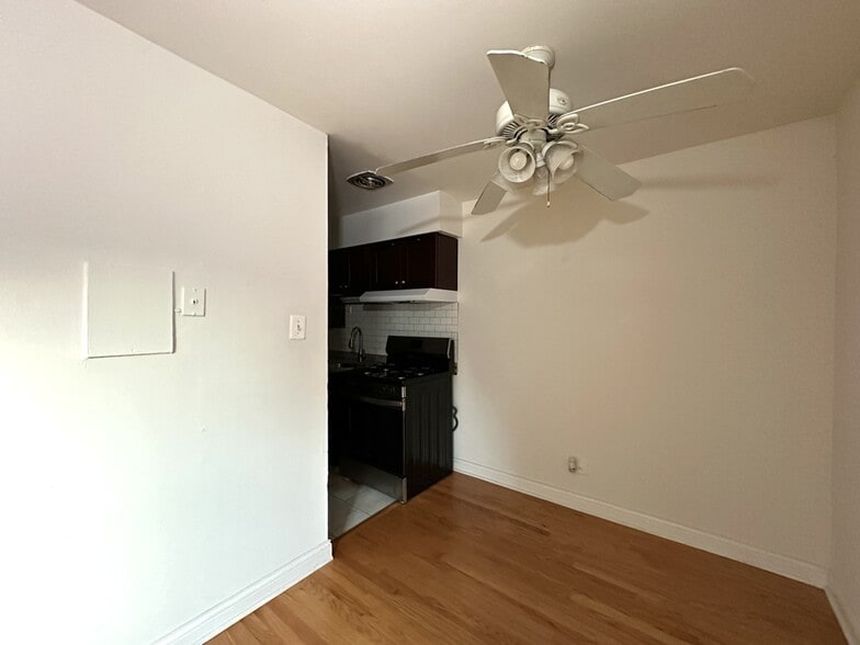 Building Photo - 3710 N Pine Grove Ave