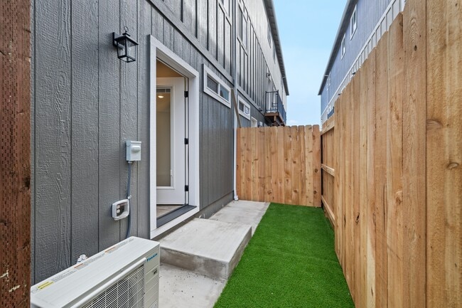 Building Photo - 7857 Houston Lp