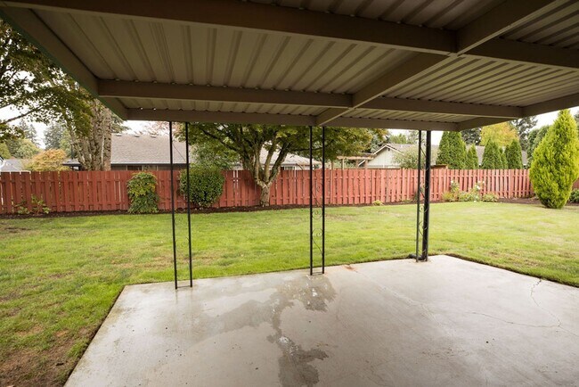 Building Photo - Immaculately maintained 3-bdr/1.5-bath ran...