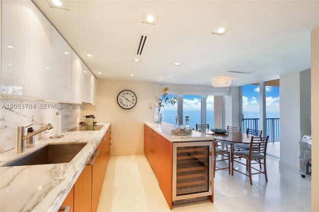 Building Photo - 881 Ocean Dr