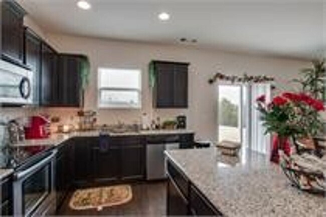Building Photo - Beautiful 4bd 2.5ba home with Community Am...