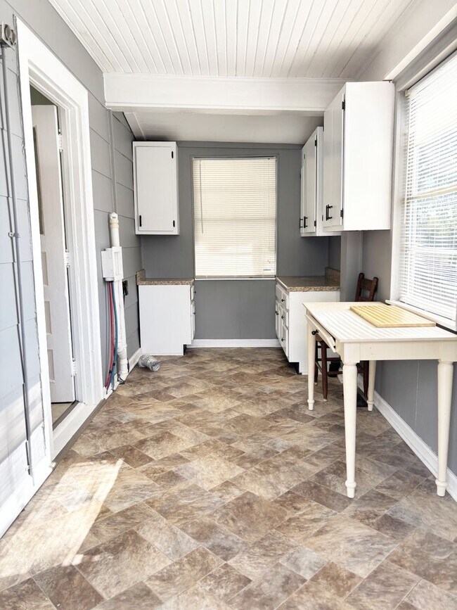 Building Photo - Alcoa 37701 - 3 bedroom 2 bath - call Jere...