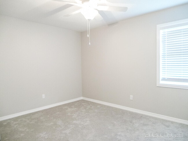 Building Photo - 723 S Berthe Ave