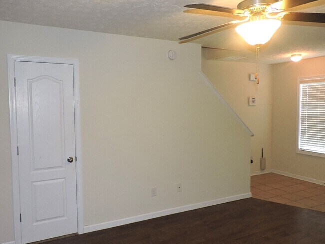 Building Photo - 121 Heather Glenn Cir