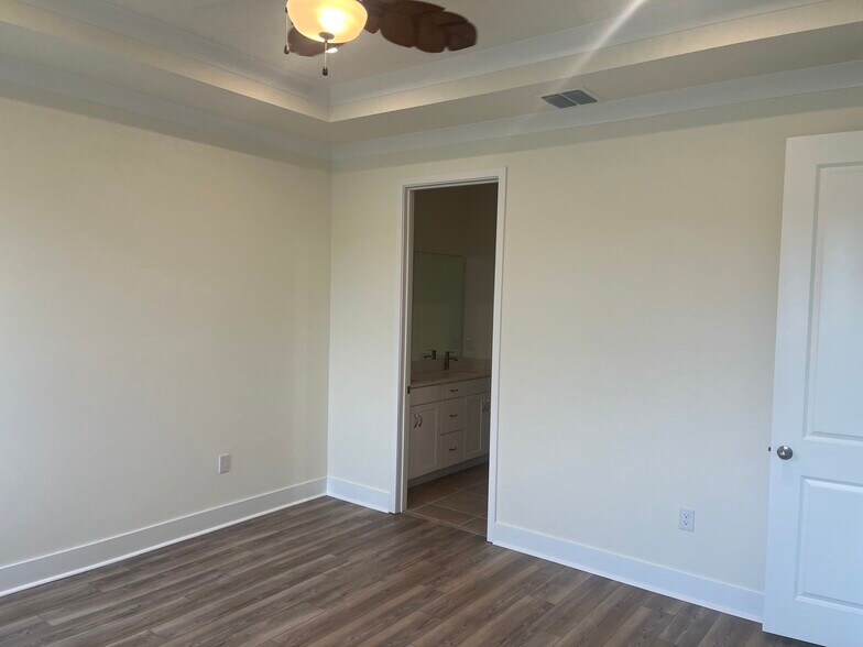 OWNERS SUITE BEDROOM 1 - 10279 Bonavie Cove Dr