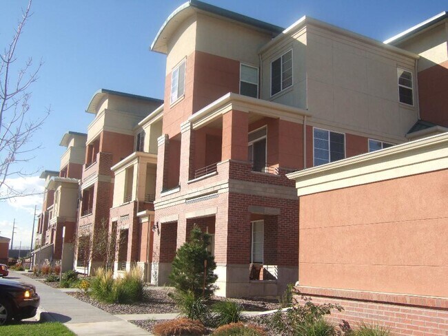 Building Photo - "Spacious 3-Bedroom Denver Condo with Cozy Fireplace & Modern Comforts!"