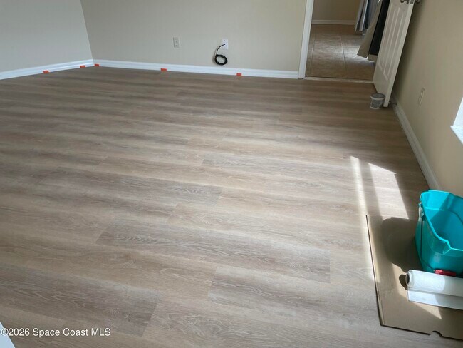 Building Photo - 1895 Bayhill Dr