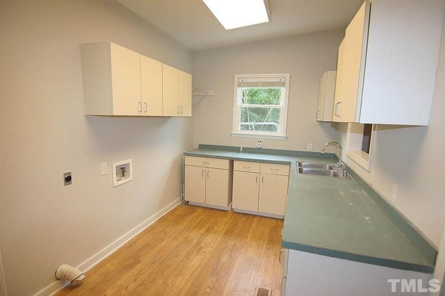 Building Photo - 925 Jones Dairy Rd