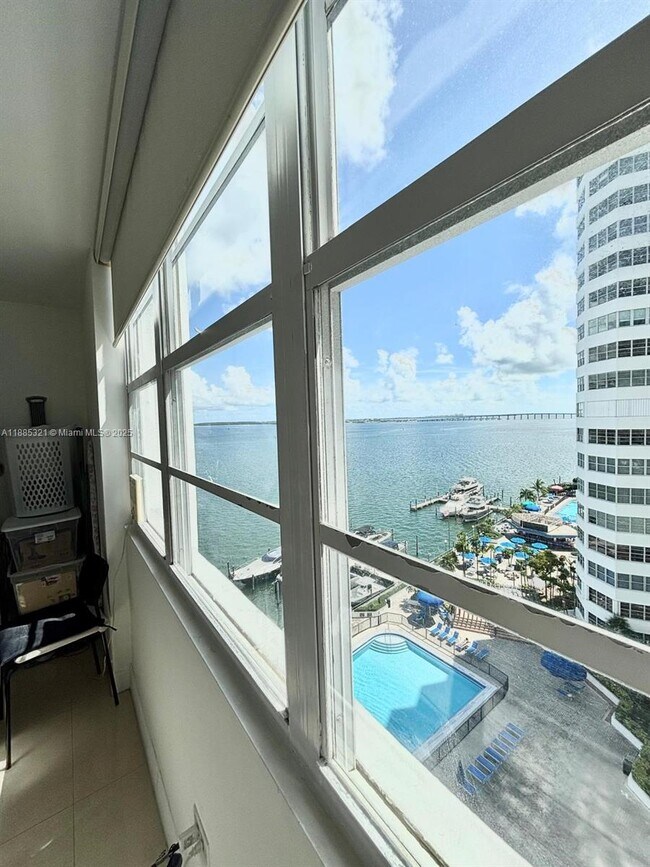 Building Photo - 801 Brickell Bay Dr