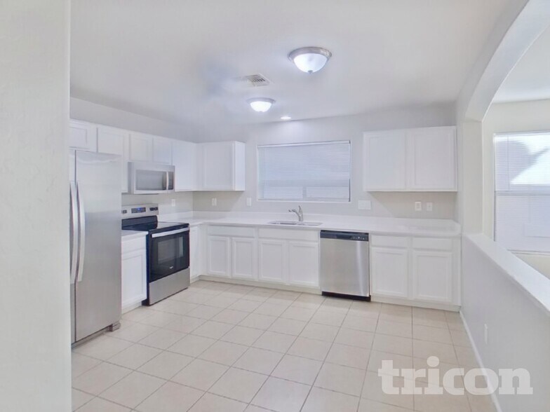 Building Photo - 40399 W Thornberry Ln