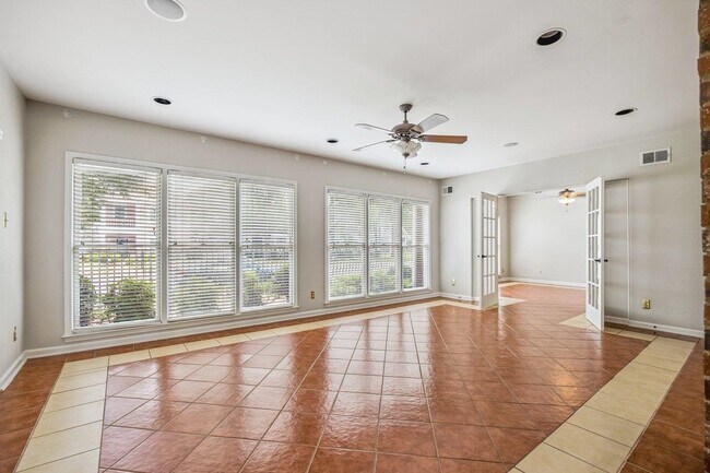 Building Photo - 130 Riverwalk Pl
