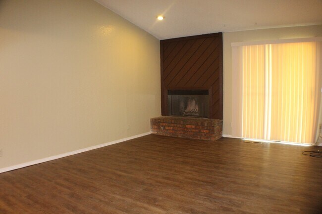 Building Photo - Sapulpa Duplexes-1819-21