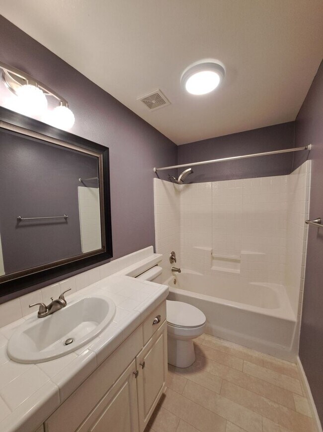 Building Photo - 3-Bedroom 2 Story Home in a Gated Communit...