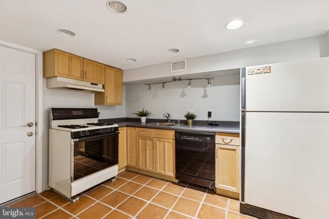 Building Photo - 4434 Volta Pl NW