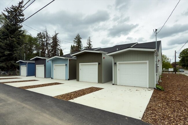 Building Photo - 2232 W 4th Ave