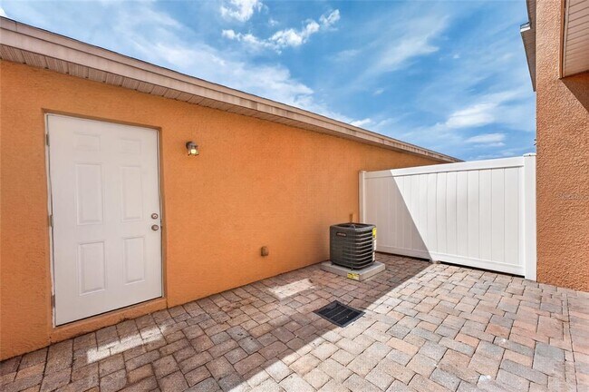 Building Photo - 216 Deepcove Rd