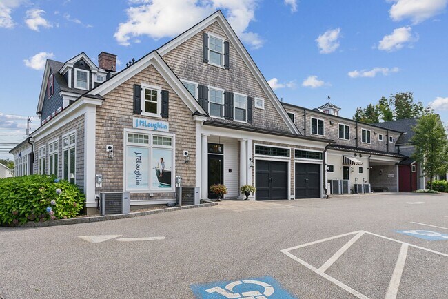 Building Photo - 2178 Post Rd