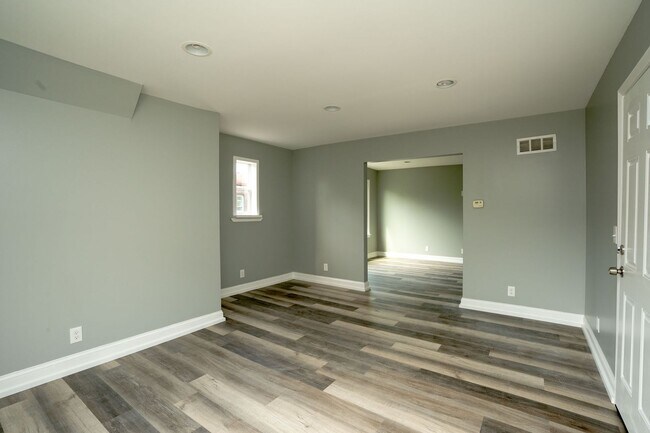 Building Photo - All Utilities Included!!  Freshly Remodeled Upper Unit Duplex.  A must see!!